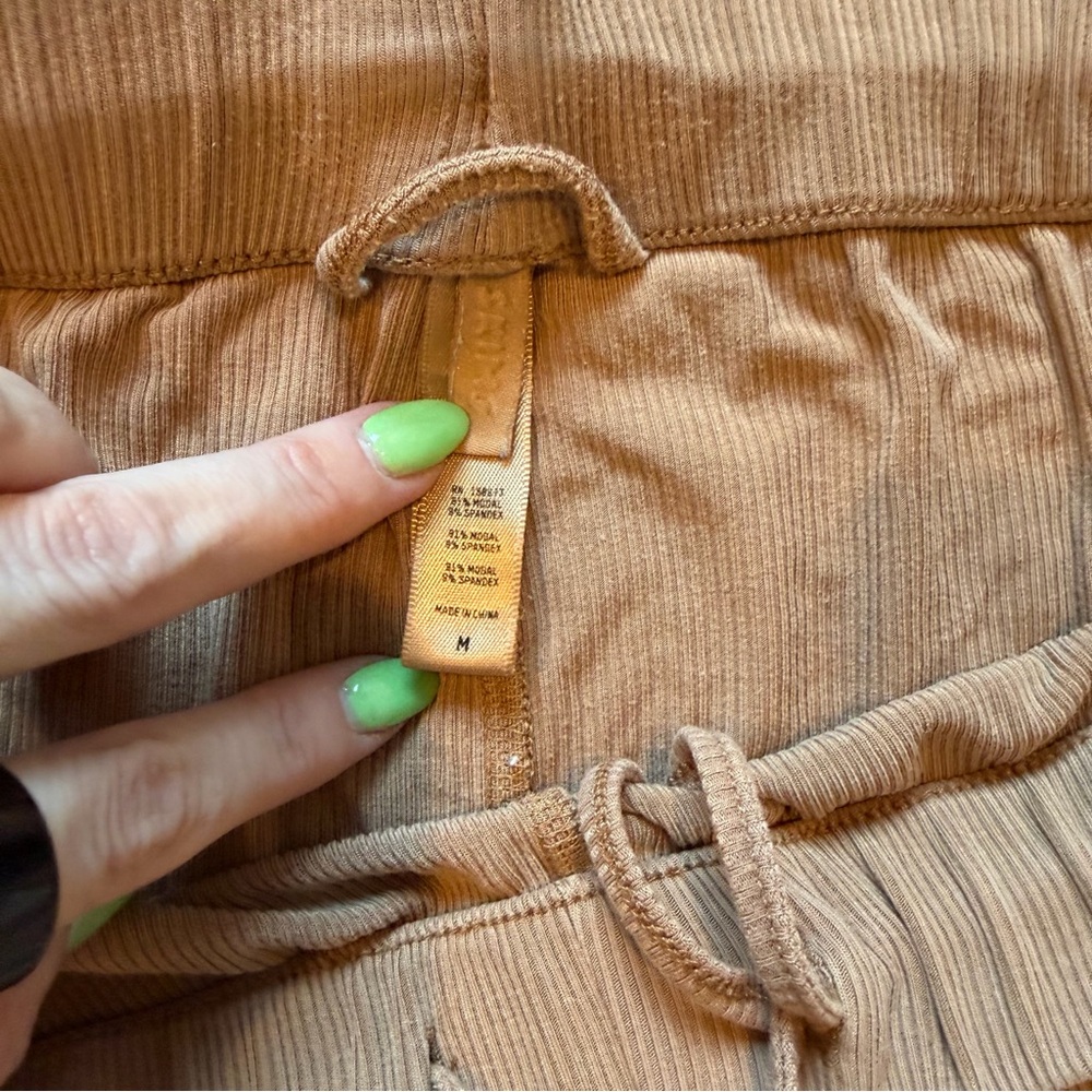 SKIMS Sleep Lounge set in Camel size M - Picture 5 of 5